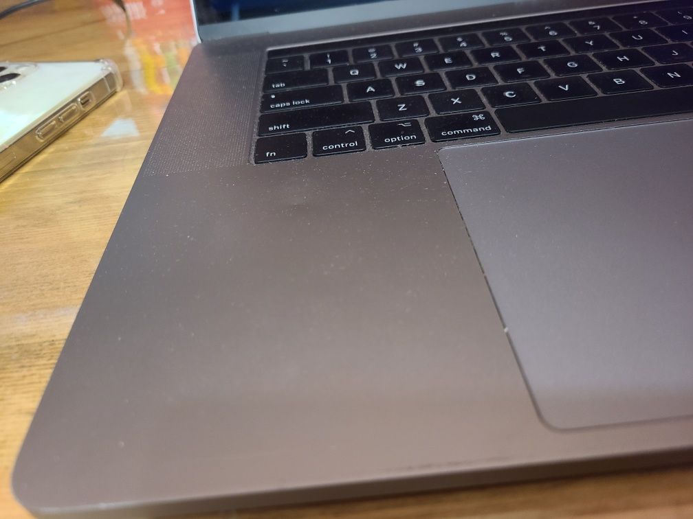Apple MacBookPro a1707 tough bar