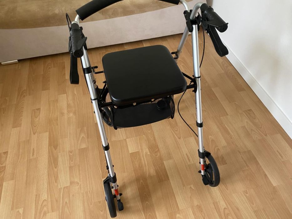 Balkonik rehabilitacyjny z siedziskiem
https://reharent.pl/