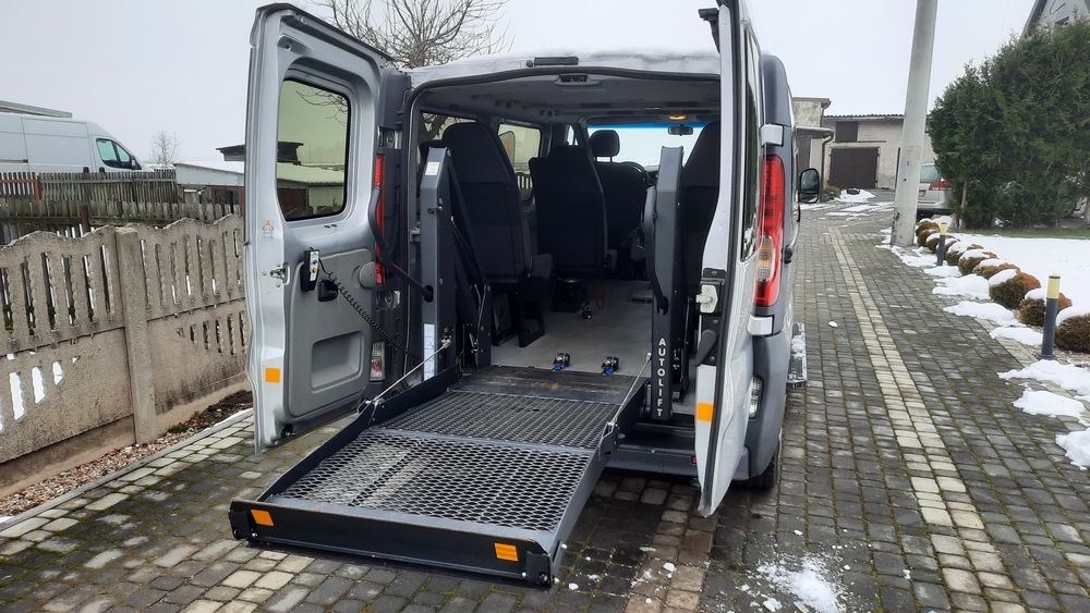 Opel Vivaro przystosowany do przewozu osób niepełnosprawnych