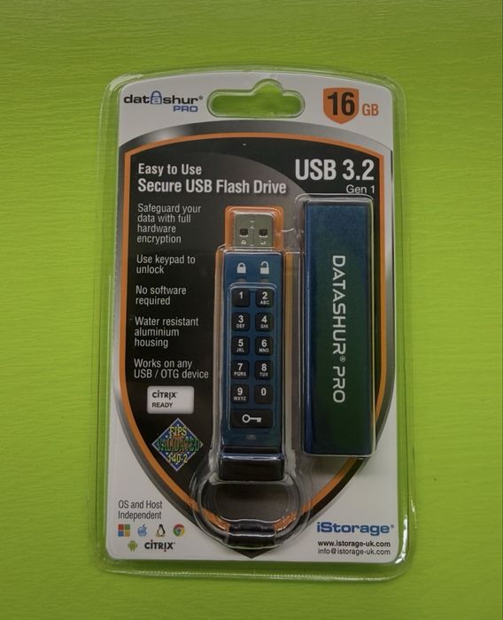 Флешка з паролем і шифруванням iStorage 16 GB dataShur PRO