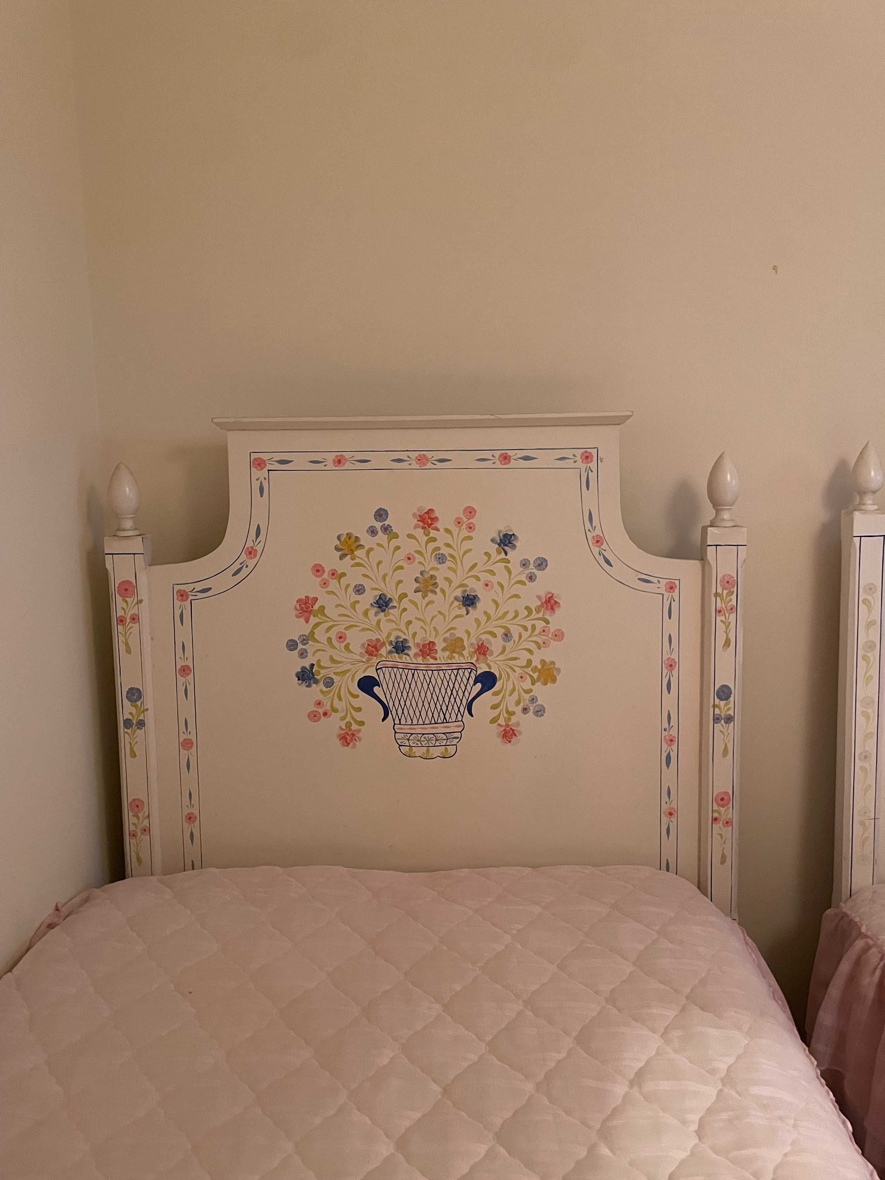 Conjunto de Mobília de Quarto – Estilo Alentejano Pintado à Mão