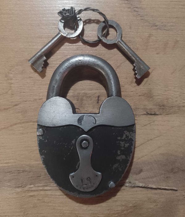 Kłódka stara, unikat kolekcjonerski, debiut ogłoszeniowy