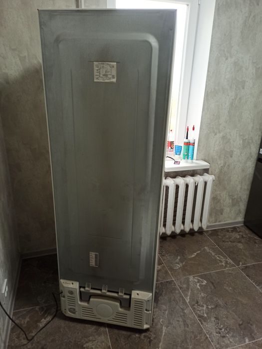 Холодильник двухкамерный Samsung - No Frost.