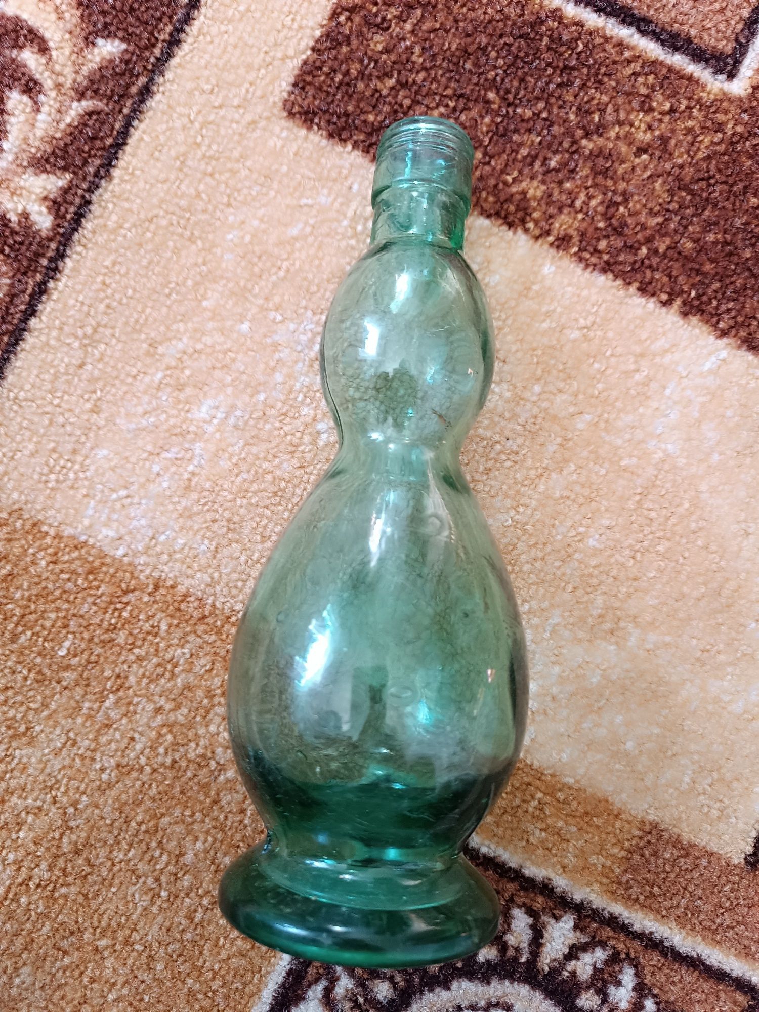 Продам старинную коллекционную бутылку