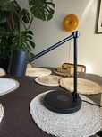 Lampa biurkowa IKEA nymåne z ładowarką indukcyjną i usb c