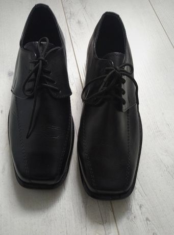 nowe skórzane czarne eleganckie buty chłopięce