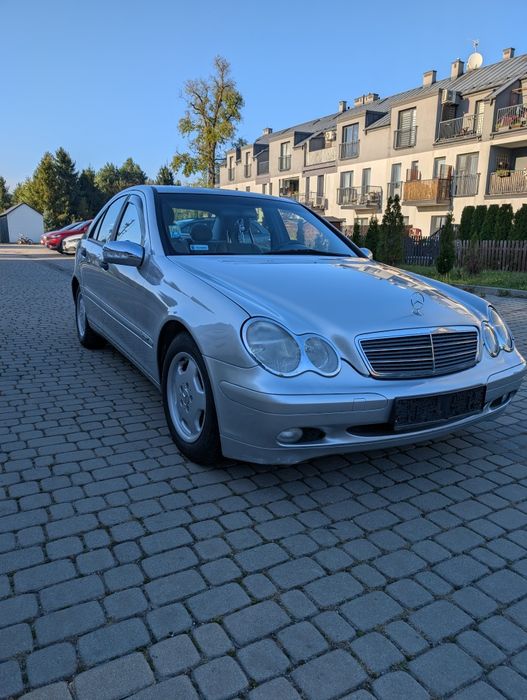 Mercedes C220 CDI 2.2 – 2003 r. – 252 000 km – 10 500 zł