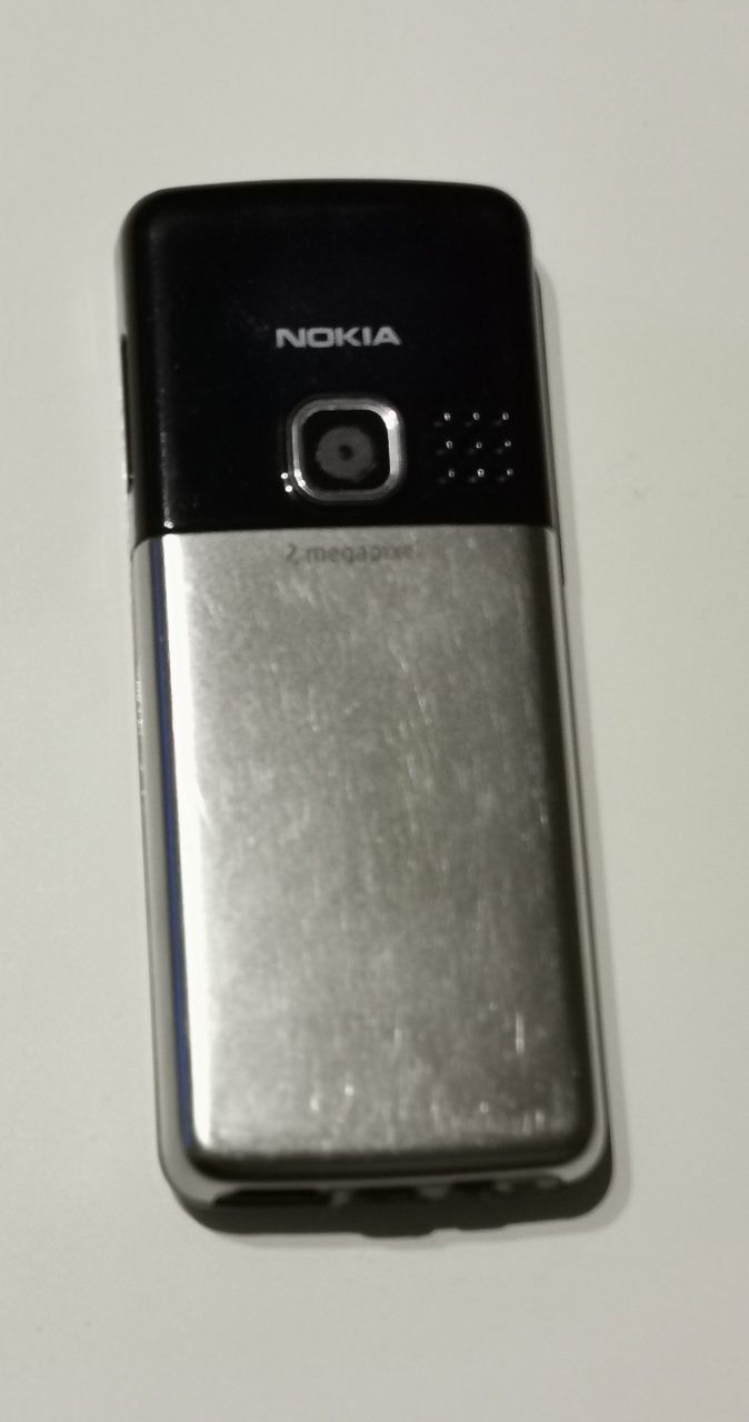 Telefon Nokia 6300.