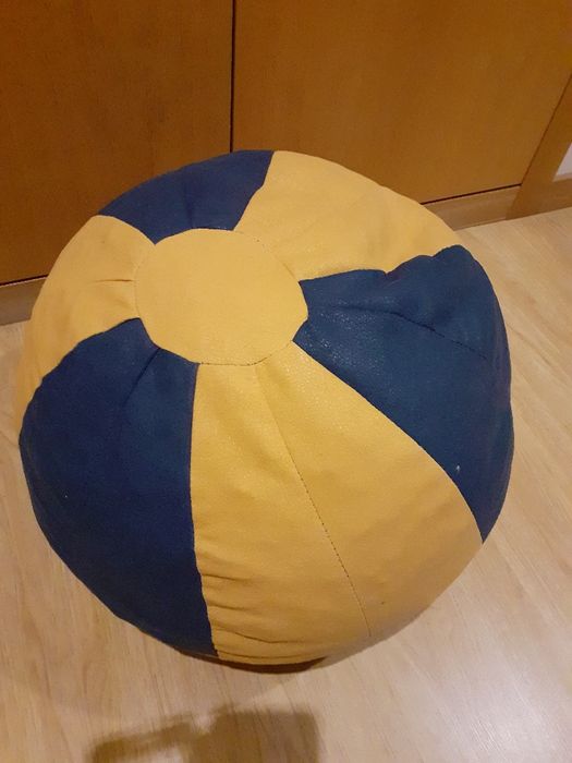 Puff em pele sintética