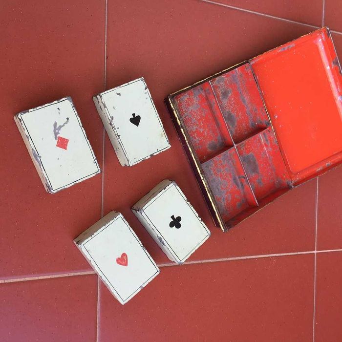 Caixa de colecionador -- Caixa metal  guardar baralho cartas -- ALEMÃ