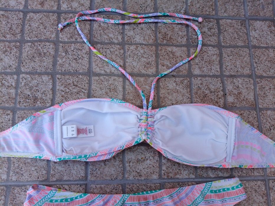 Biquíni florido às cores e branco cai-cai como Novo