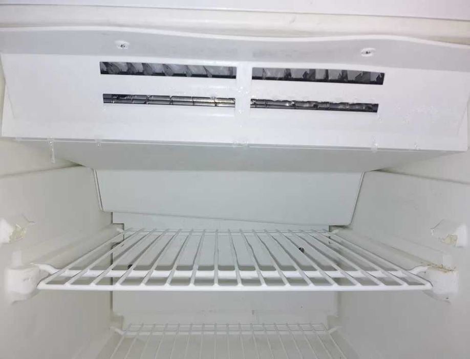 OFEREÇO a quem quiser arranjar _ BALAY no-frost semi-funcional