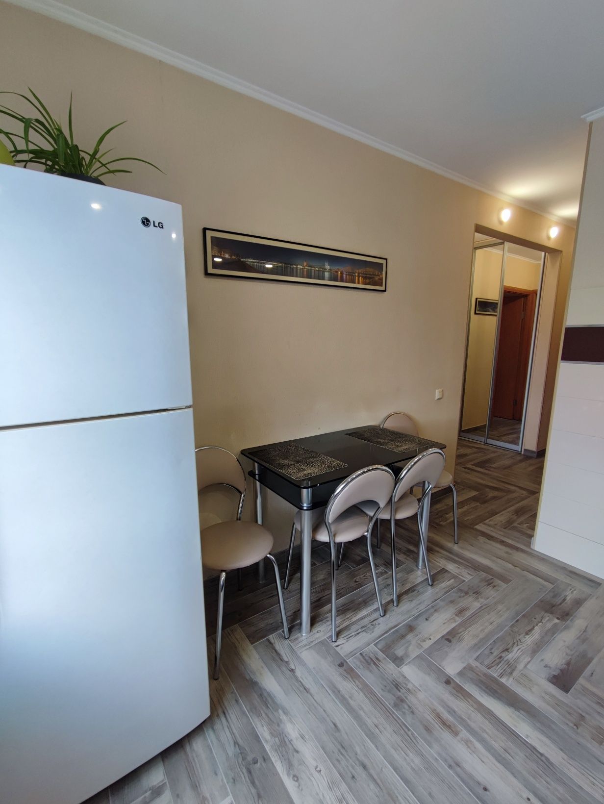 2кімнатна, Липківського, метро Вокзальна 10., від господаря