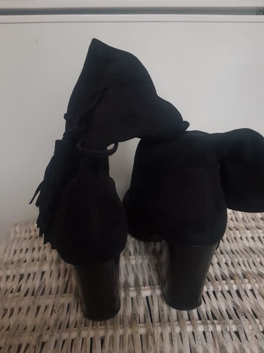 Botki czarne zamszowe na słupku