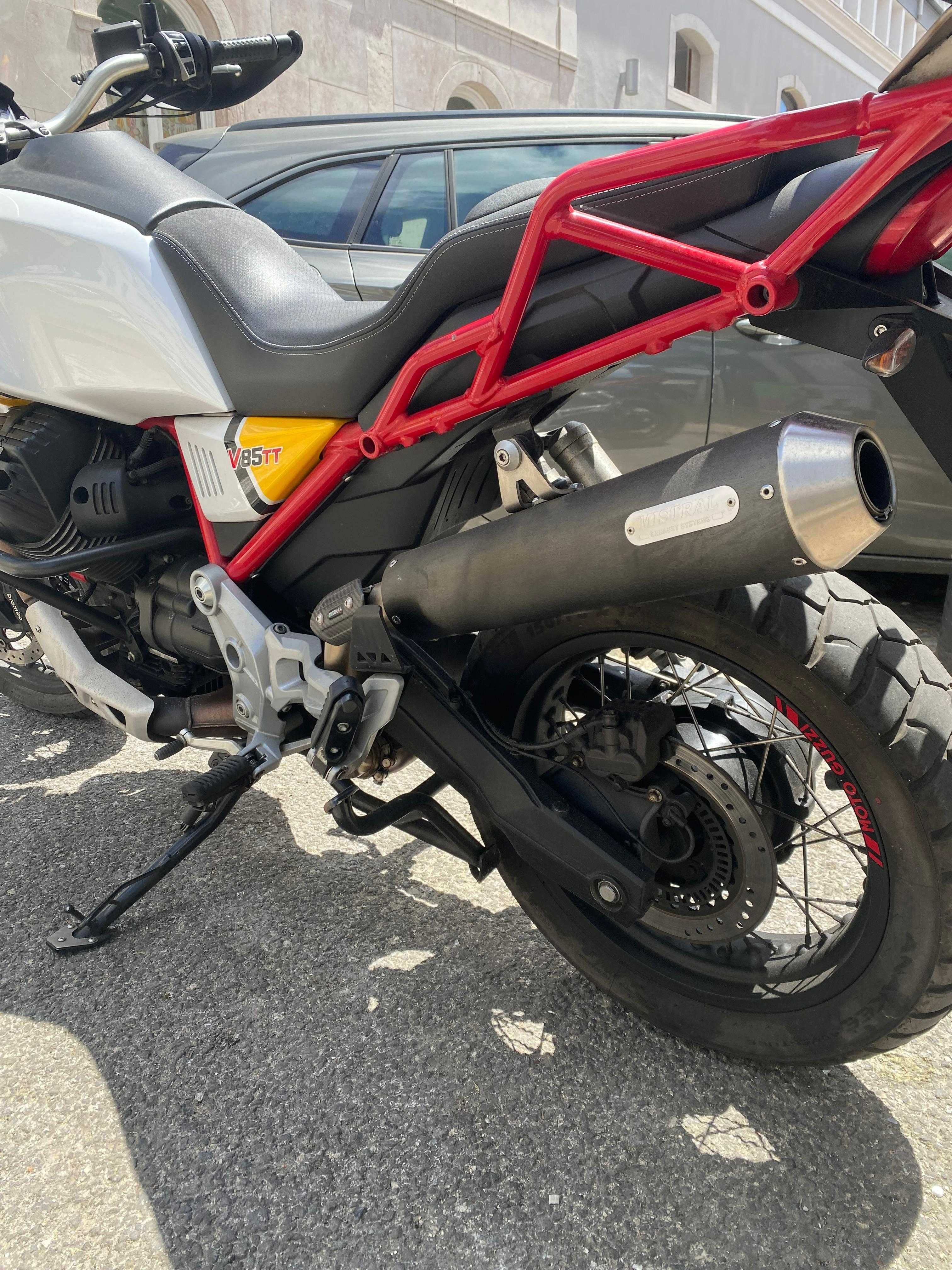 Moto Guzzi V85 V85TT
