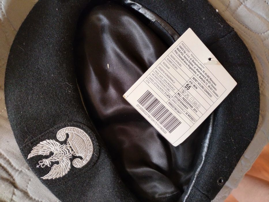 Beret czarny 418/mon