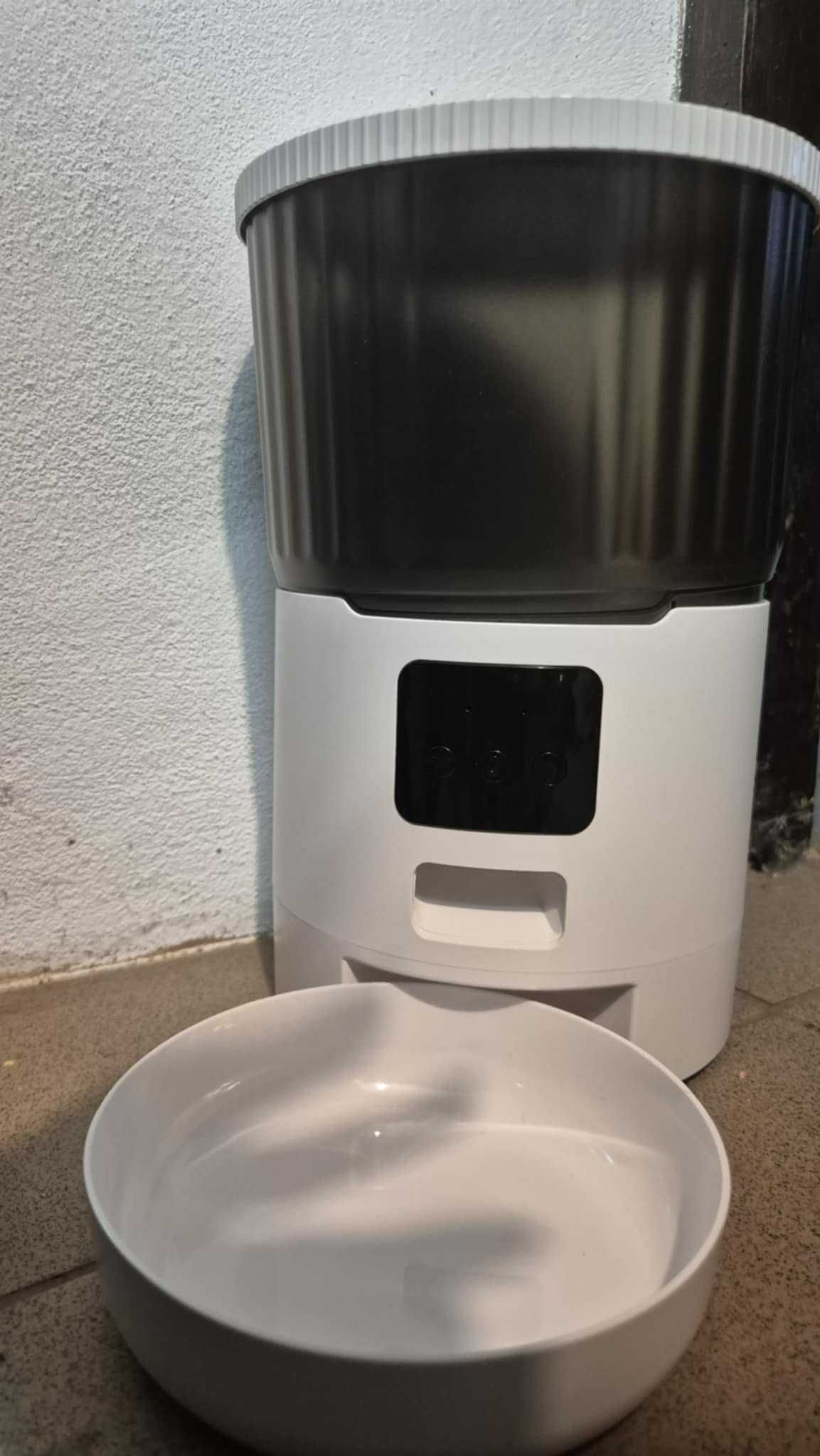 Automatyczny podajnik karmy dla psa, kota. Wi-fi, aplikacja