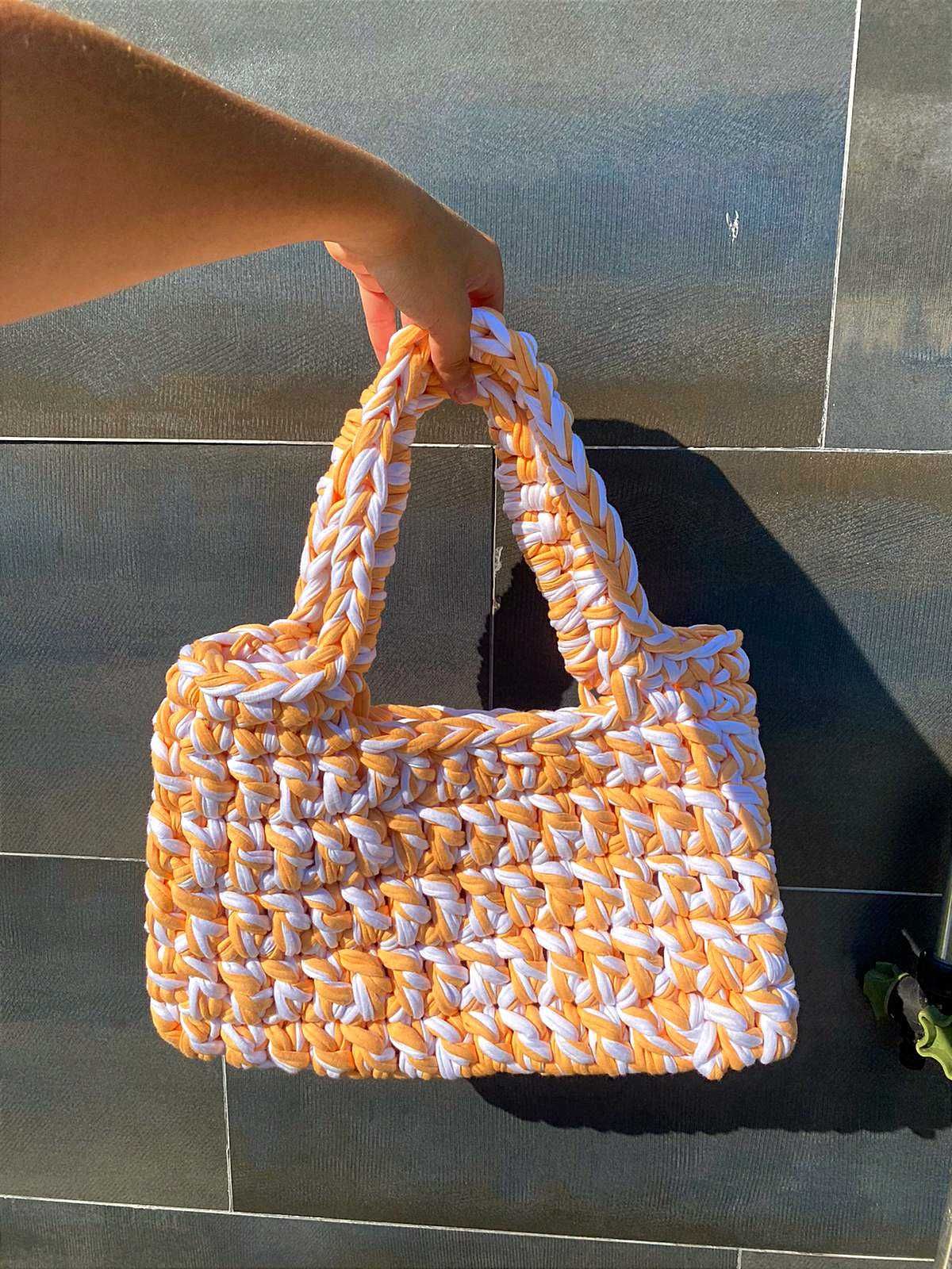 Bolsas em crochet feitas à mão