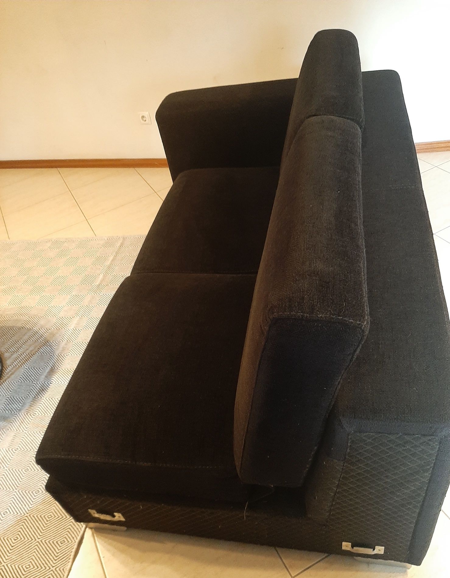 Sofa preto com chaise longue