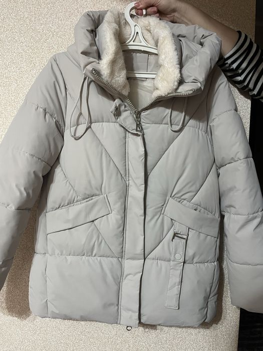 Зимняя куртка(женская) , б/у, в отличном состоянии. Цена : 1500 грн