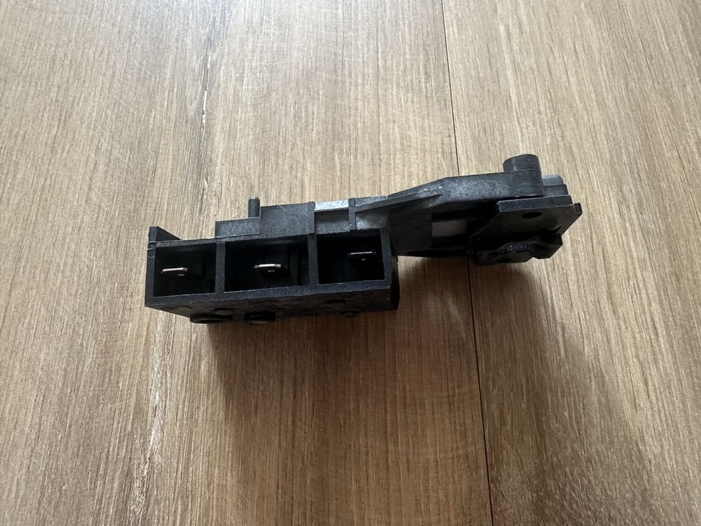 Замок люка(дверей) для пральної машини Indesit/ariston C00011140