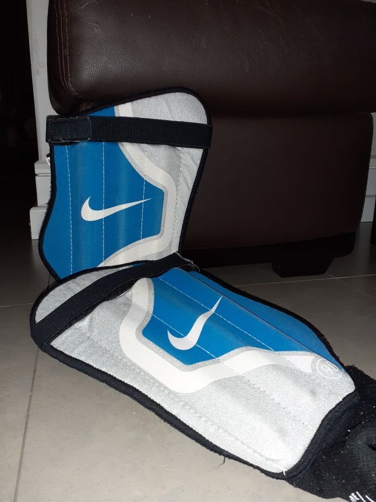 CANELEIRAS NIKE - Caneleira com proteção para tornozelo