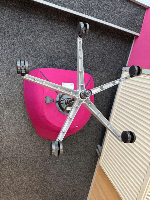 Krzesło biurowe obrotowe Profim FAN 10E Jasny szary