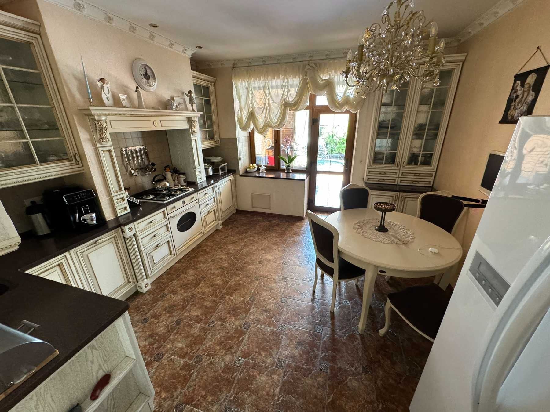 Цегляний будинок, центральна частина Полтави, 400 м², євроремонт