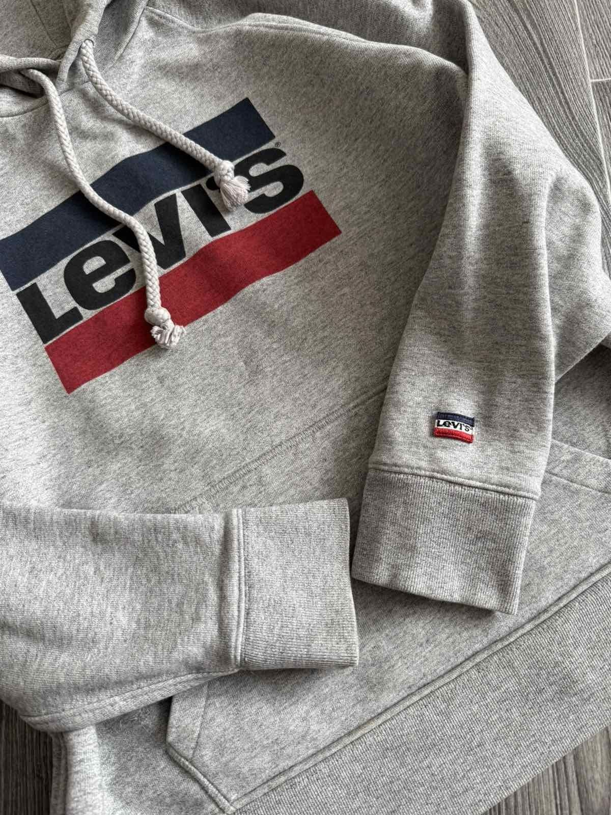 Толстовка Levi's. Размер М