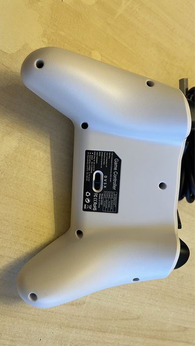 Pad bezprzewodowy do konsoli biały