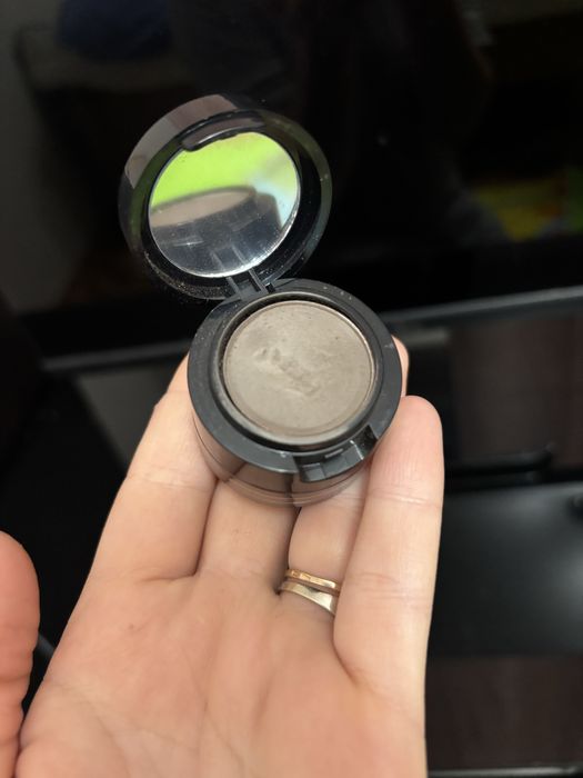 База під макіяж та гель-тіні для брів