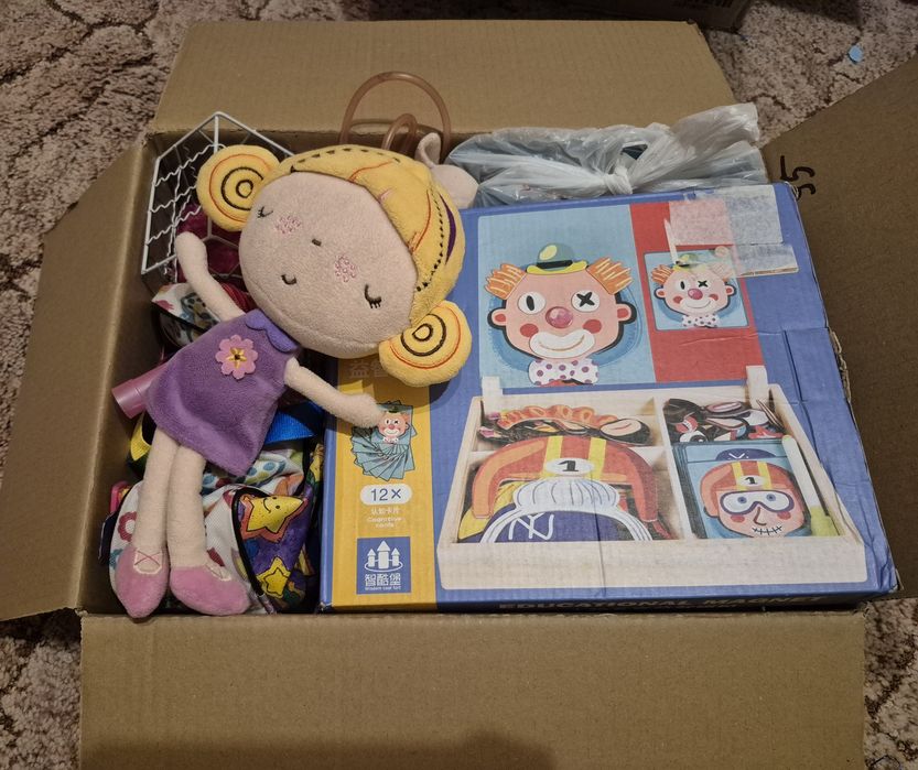 Віддам дитячі канцелярію та іграшки