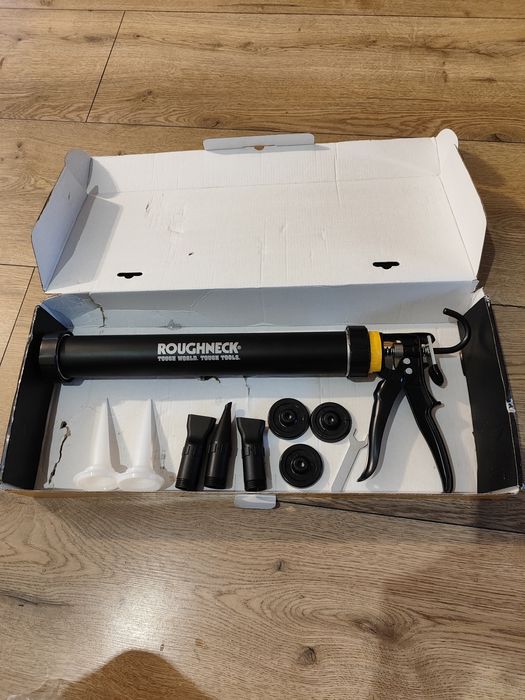 Pistolet do fugowania i uszczelniania Roughneck
Zestaw jak n