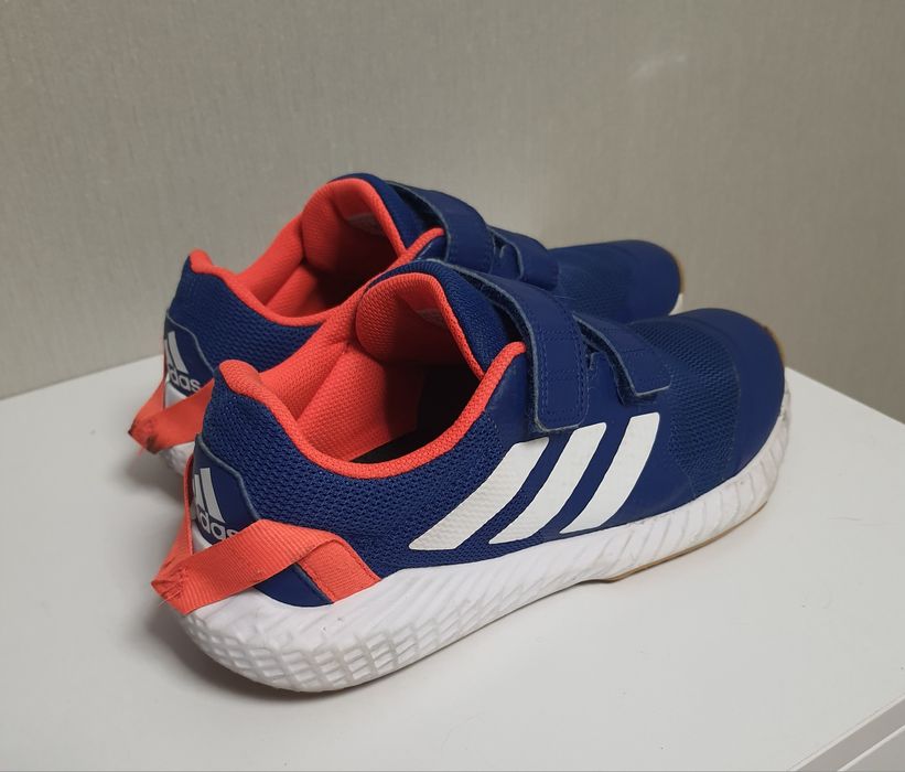 Кросівки Adidas, на хлопця, 37-37.5р.,