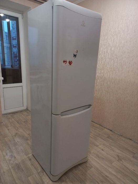 Холодильник Indesit