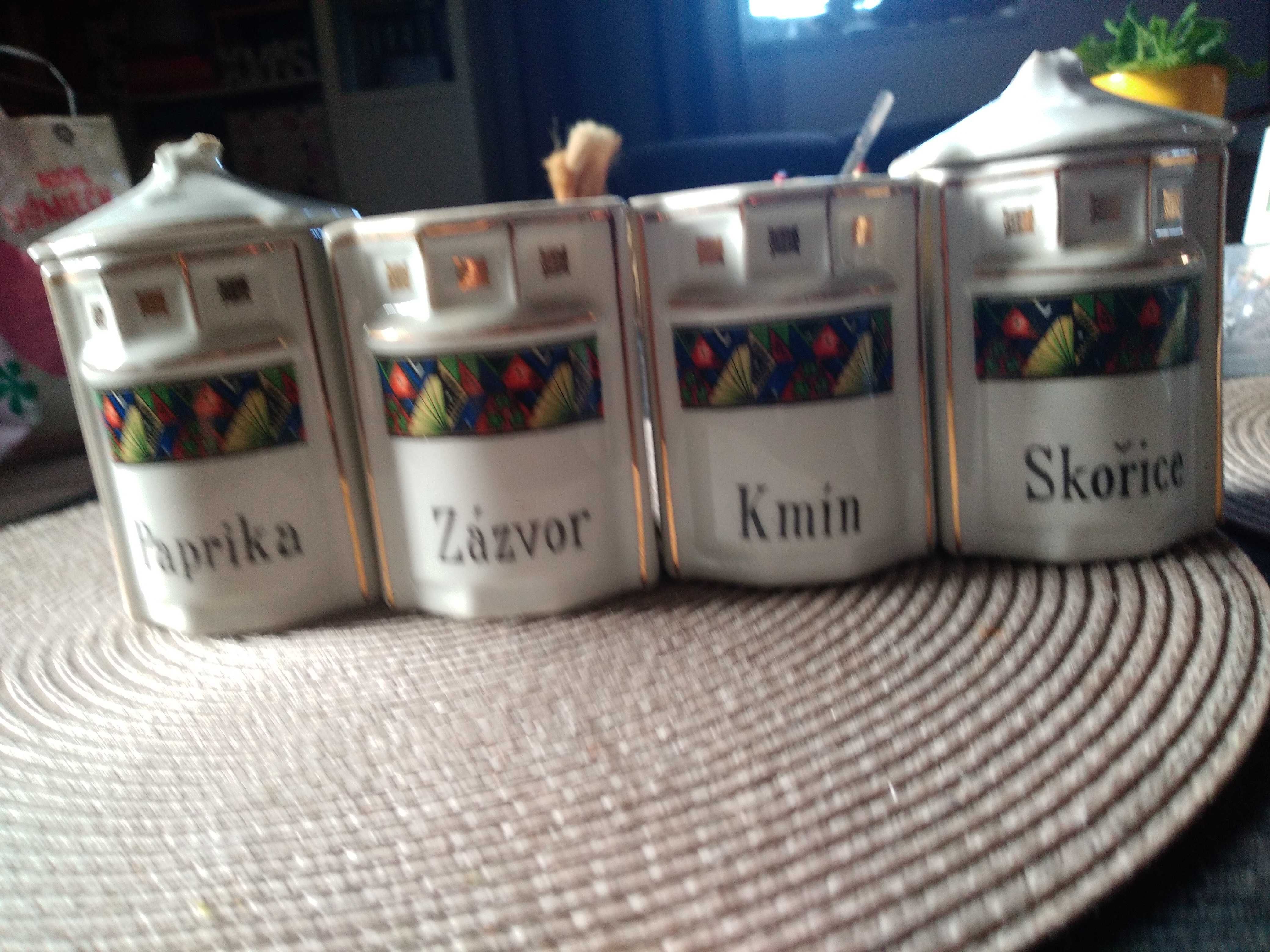 Pojemniki na przyprawy, vintage. Porcelana z Czechosłowacji.