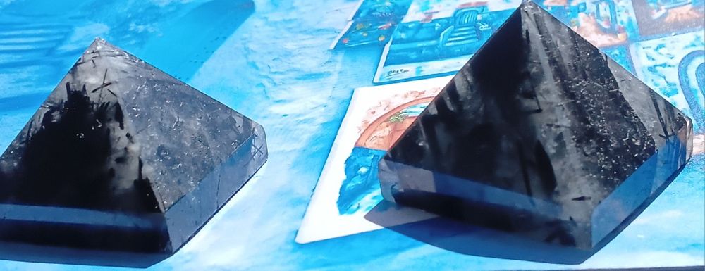 Piramide Energia Ornanite Quartzo Turmalina preta natural Reiki