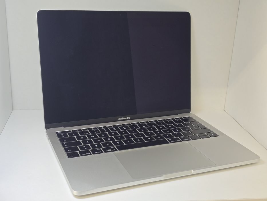 MacBook Pro A1708 • i5 / 8GB / 256GB