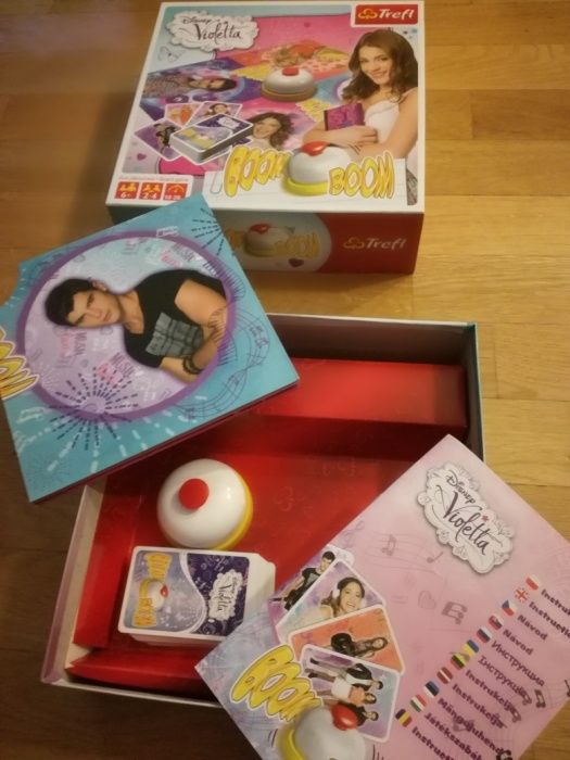 Zestaw Violetta gra i puzzle.film z ksiazka gratis.