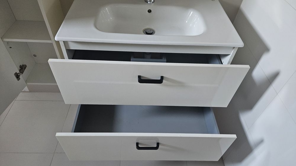 Meble łazienkowe + umywalka