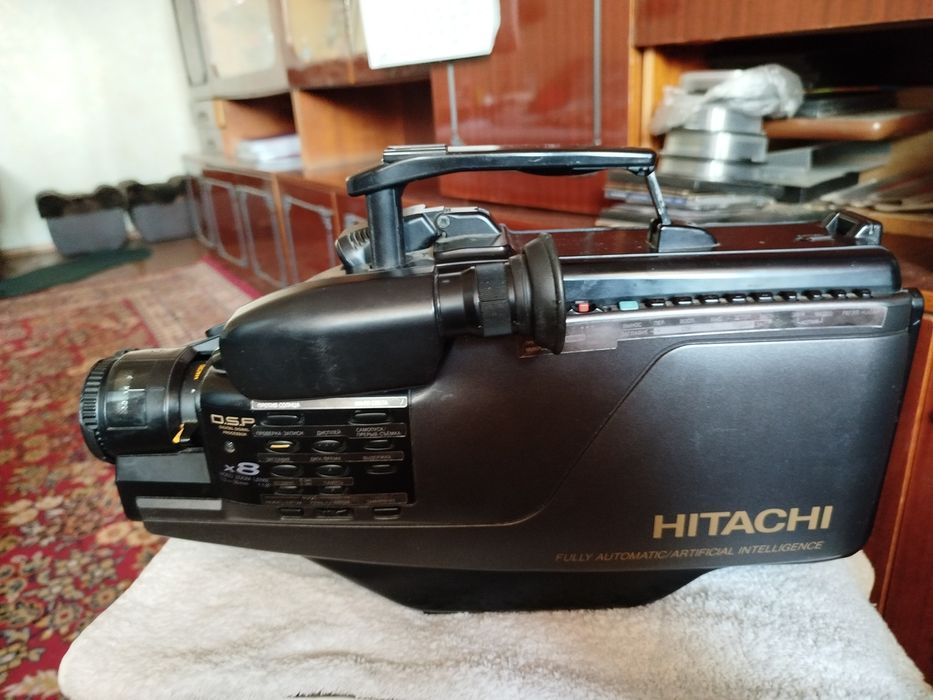 Видеокамера HITACHI под видеокассеты нерабочая
