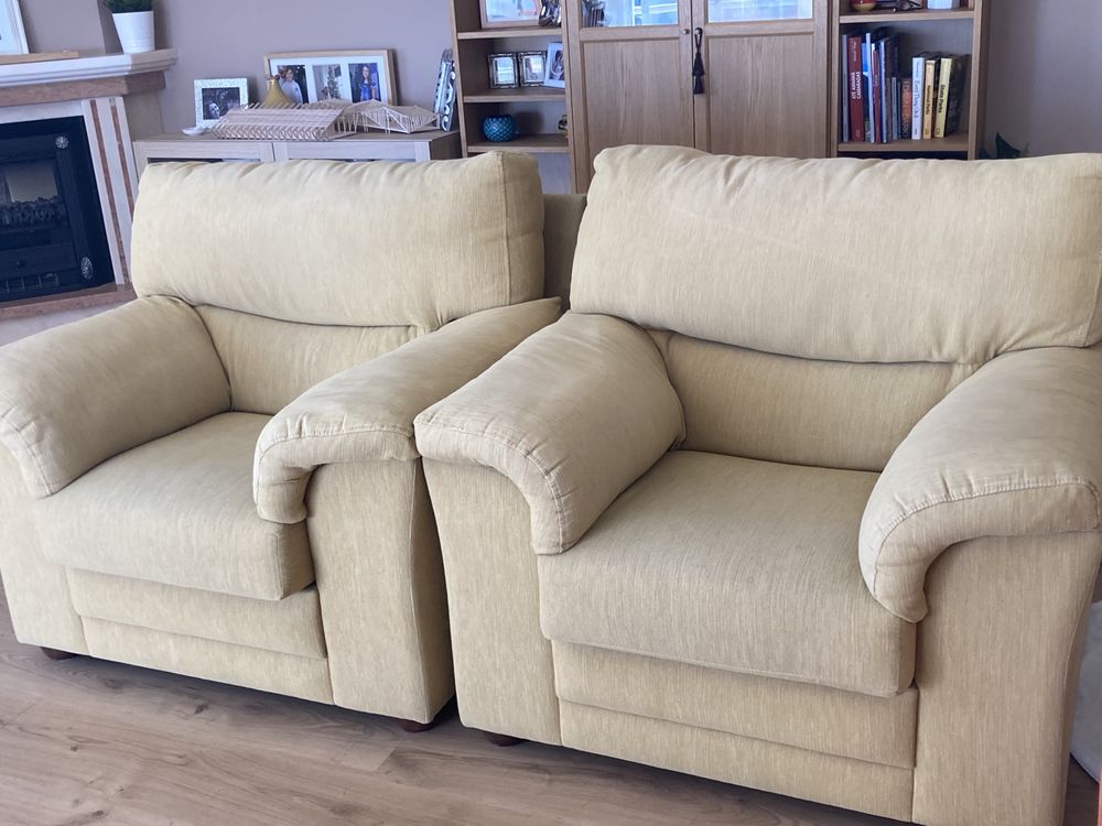 2 Sofás Poltronas tecido