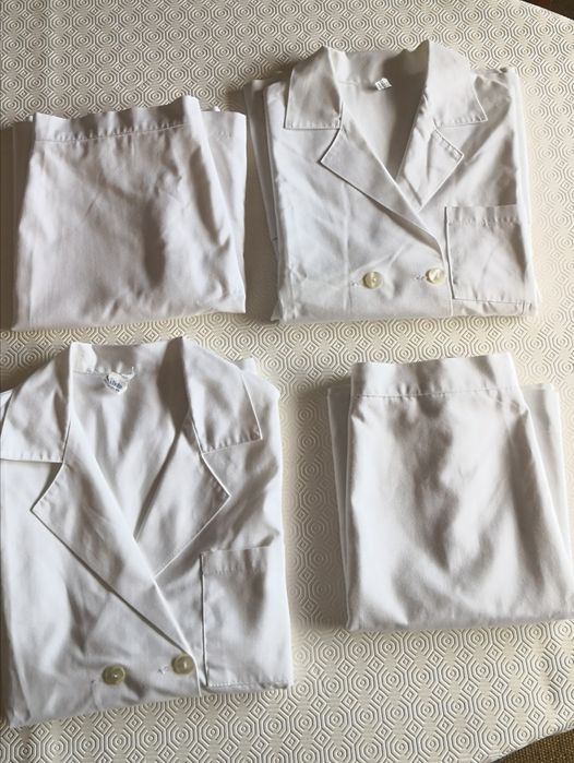 2 uniformes hospitalares femininos (saia e casaco)