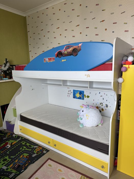 Двоповерхове дитяче ліжко самовивіз
