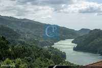 Quintinha no Gerês com vistas de Rio e Barragem da Caniçada