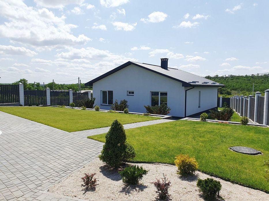 Продам новый дом в элитном районе Новоалександровка