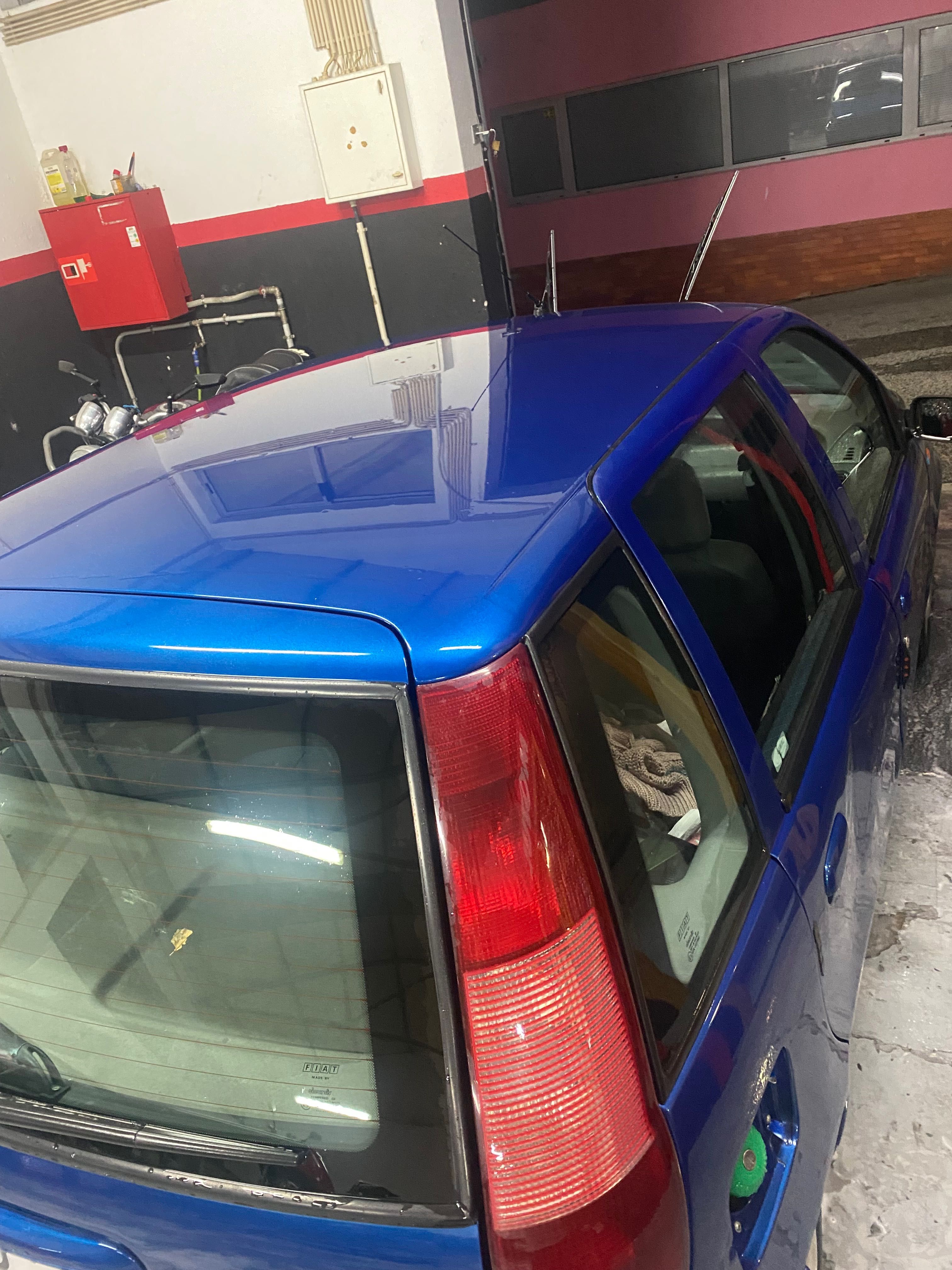 Fiat Punto em excelente estado de cor azul ano 1997