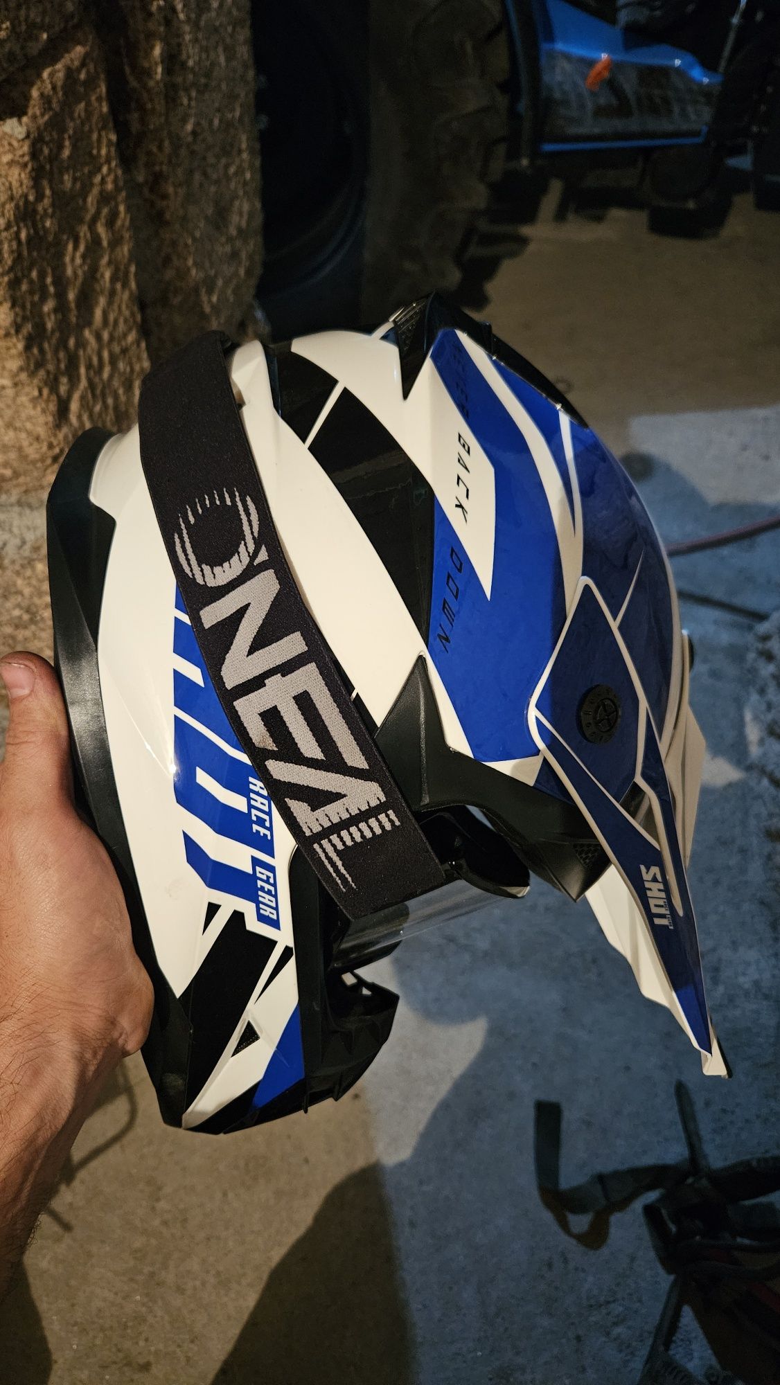 Capacete shot com óculos oneal