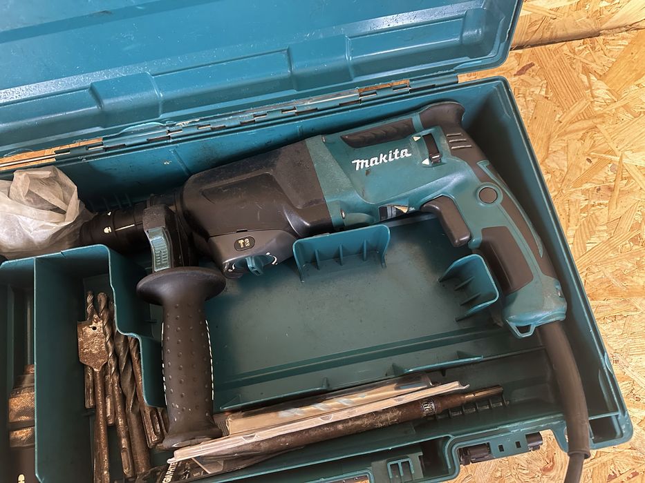 Młotowiertarka Makita HR 2610T Zestaw Dłuta