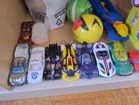 8 Carrinhos de brincar com pista